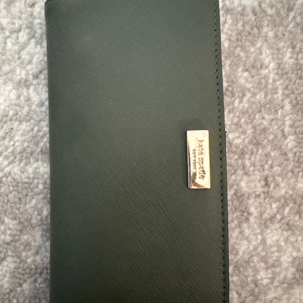 Kate Spade Green Wallet with Snap Closure
